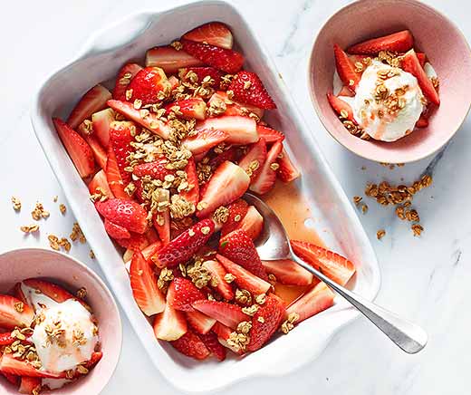 Erdbeeren mit Hafer-Crunch