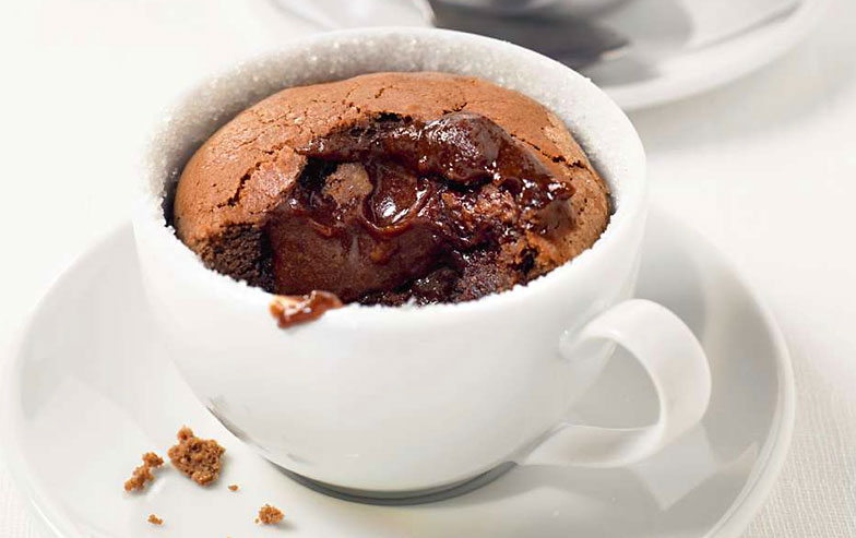 <b>Warmes Schokolade-Küchlein,</b> das Küchlein, das aus der Tasse kommt: Heute ist das in der Regel nicht mehr wörtlich zu verstehen.