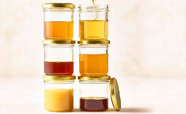 Honig gibt es in den unterschiedlichsten Farben und Konsistenzen. Der Geschmack reicht von lieblich-mild bis kräftig-herb.