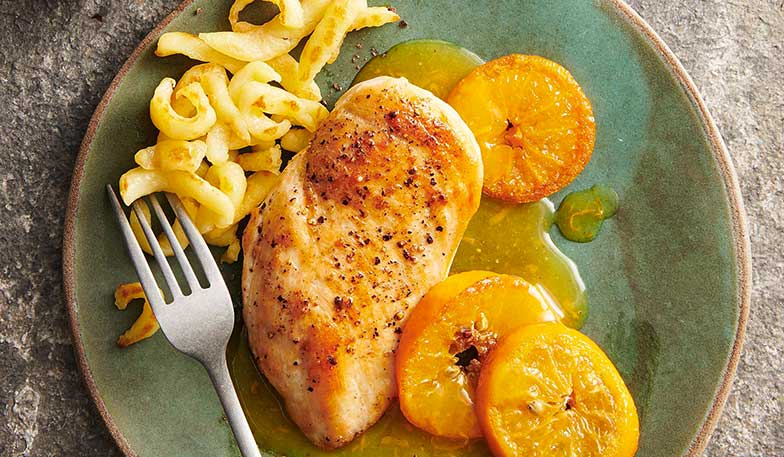 <b>Blancs de poulet, sauce mandarine:</b> Vous trouverez cette recette dans le livre «Mes plats de viande».
