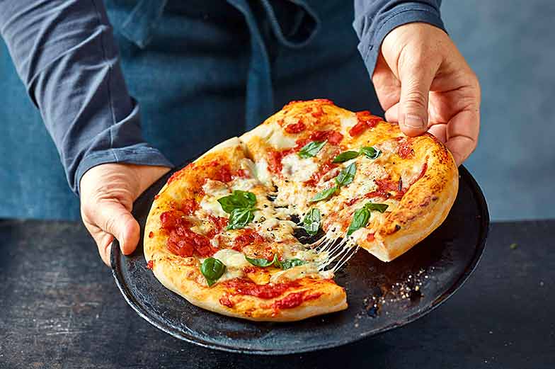 Pizza: Mit Liebe selbst gemacht – so schmeckt sie am besten!