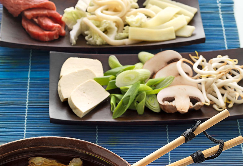 Au Japon, on aime partager un repas aussi chaleureux que le <b>Shabu-shabu.</b>