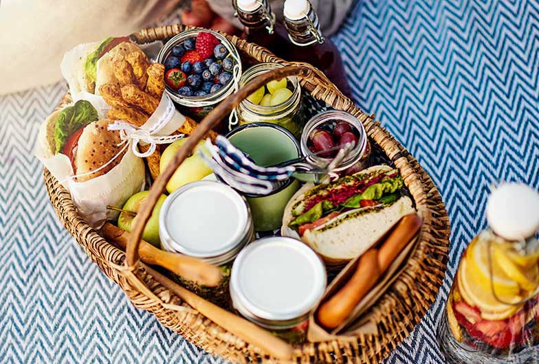 Feine Rezepte fürs Picknick – ein Korb voller Ideen