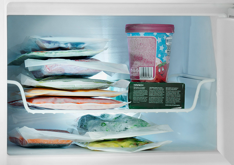 Vakuumierte Speisen gehören in den Kühlschrank oder ins Tiefkühlfach.