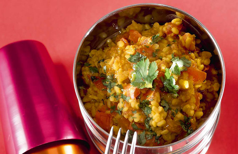 Le curcuma sert à épicer les dals, exemple ce curry de haricots mungo.