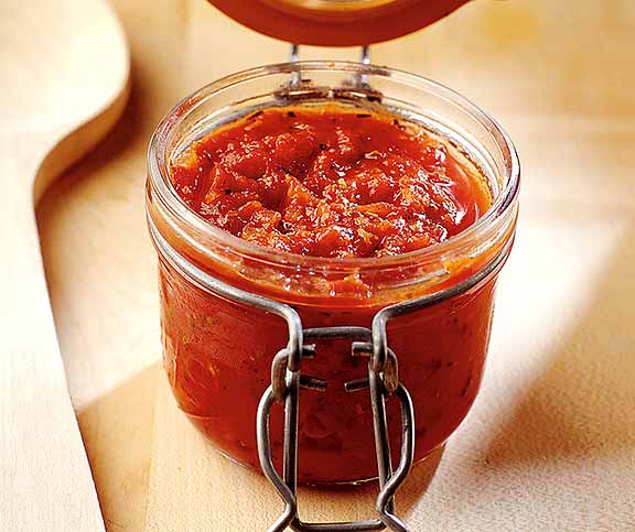 Sauce tomate à base de tomates en boîte