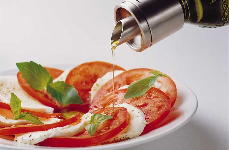 Pour la sauce italienne on dispose ses ingrédients sur la table.