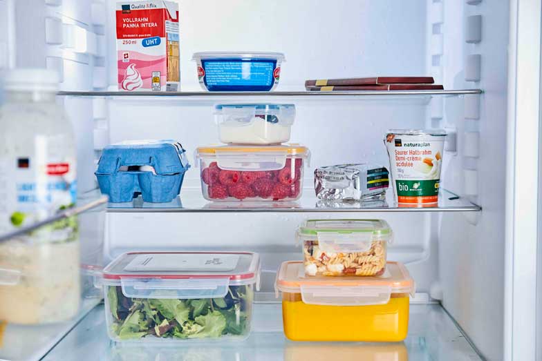 Bringen Ordnung in Kühlschrank, Tiefkühler und Mikrowelle: Passende Behälter.