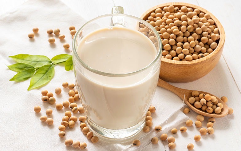 Le lait de soja (boisson au soja) peut être utilisé de la même manière que le lait de vache. Bild: Shutterstock