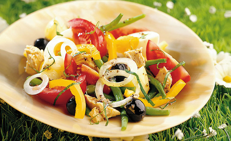 Von der berühmten Salade niçoise gibt es zahlreiche Abwandlungen.