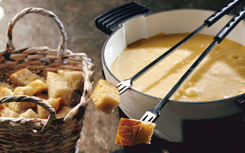 Le gorgonzola confère à la fondue «tre formaggi» une note particulière.