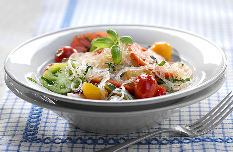 La salade de vermicelles et tomates est une option fraîcheur pour tous les fans du barbecue.