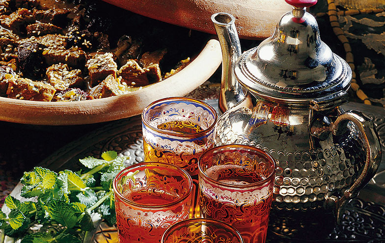 Sowohl krampflösend als auch anregend: Das marokkanische Nationalgetränk ist eine gesunde Mischung.