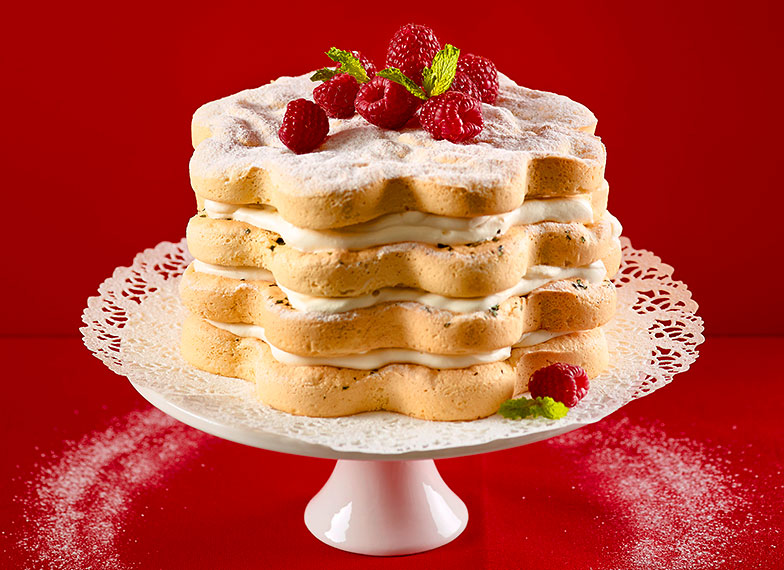 Die Hugo-Torte mit Holunderblütensirup ist nach dem legendären Cocktail benannt.