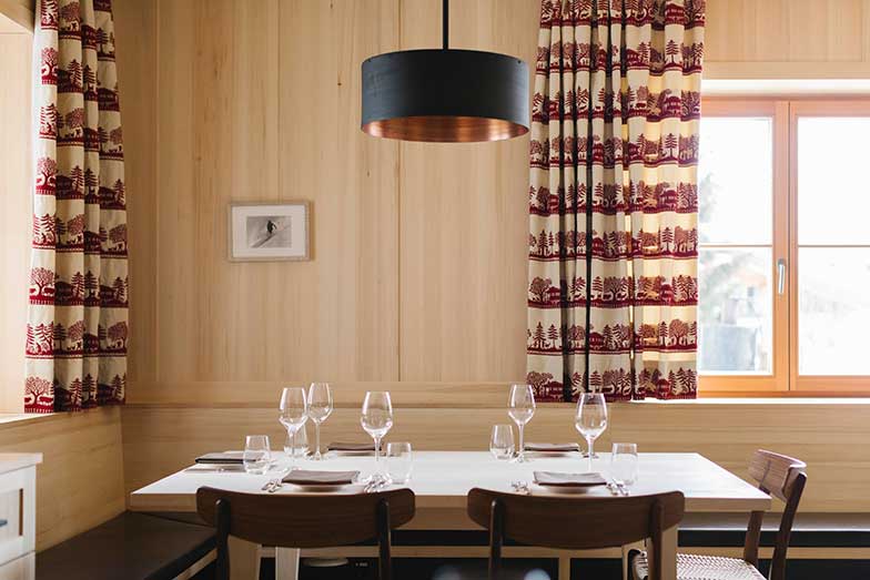 Der Rote Wand Chef’s Table, sogar mit 4 Hauben geehrt, ist ein «Must» für Gourmets. | ©Hotel Rote Wand, Lech