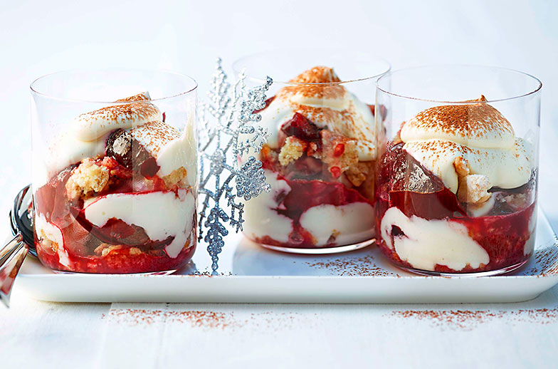 Das Weihnachts-Tiramisu ist schnell zubereitet und ideal für Gäste.