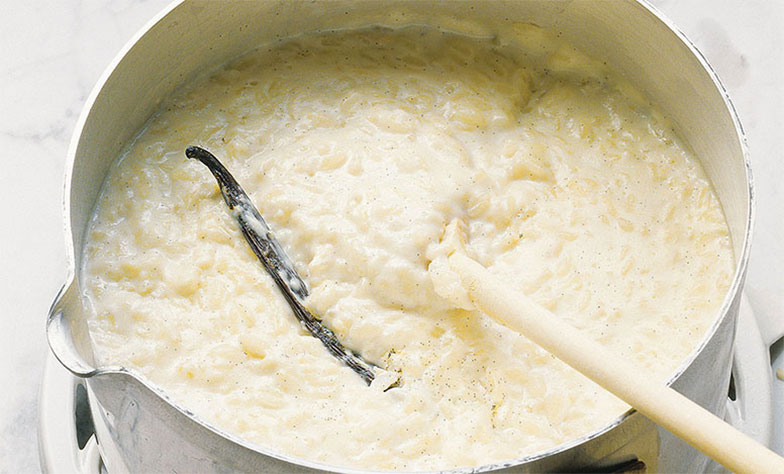 Ce riz au lait à la vanille a un goût délicieux, pourtant il ne contient pas de sucre.