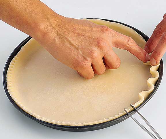 Décorer le bord de la pâte: ondulations