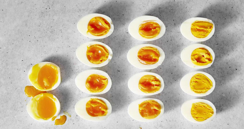 Wie magst du dein Ei am liebsten? <b>Als Spiegelei?</b> Rührei? Verloren? Russisch gefüllt? Entdecke in unserem <b>Magazinbeitrag,</b> wie vielfältig man Eier geniessen kann!