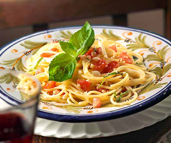 Spaghettis au pesto alla trapanese (pesto de tomates)