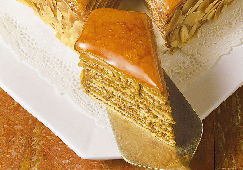 La tarte Dobos est un célèbre gâteau à étages créé à l’avant-dernier siècle.