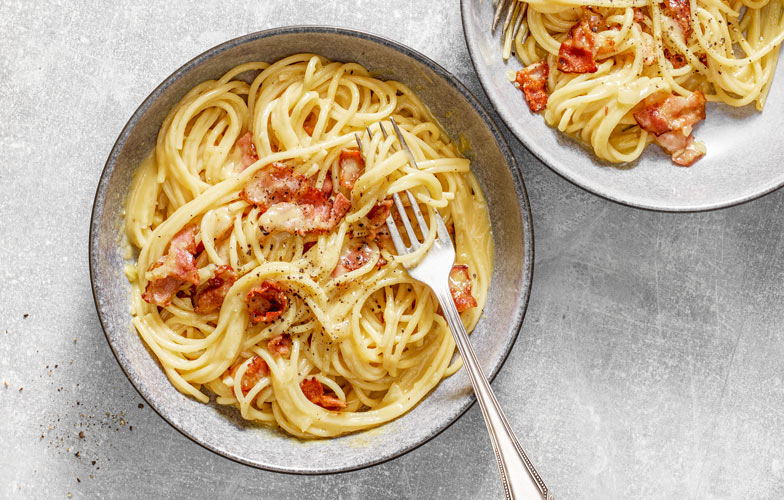 Bei Spaghetti Carbonara kochen nicht nur die Teigwaren, sondern auch die Emotionen.