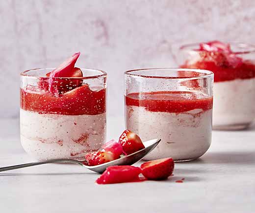 Crème aux fraises et à la rhubarbe
