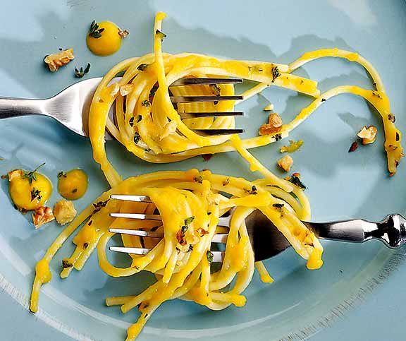 Spaghetti mit Rüeblisauce