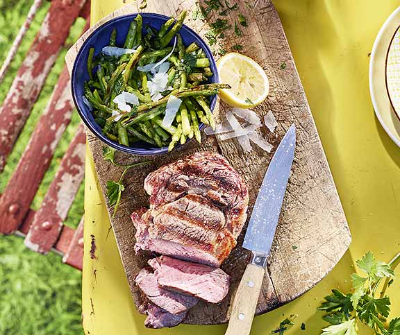 Ribeye Steak mit grilliertem Spargelsalat