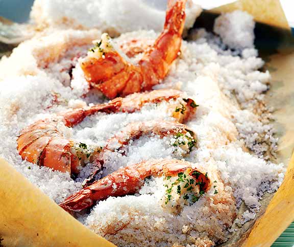 Crevettes géantes en croûte de sel