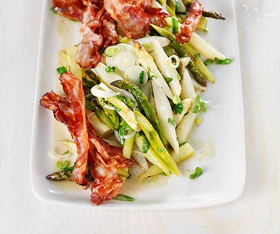 Salade d’asperges et lard croustillant