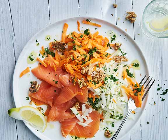 Salade de légumes et saumon